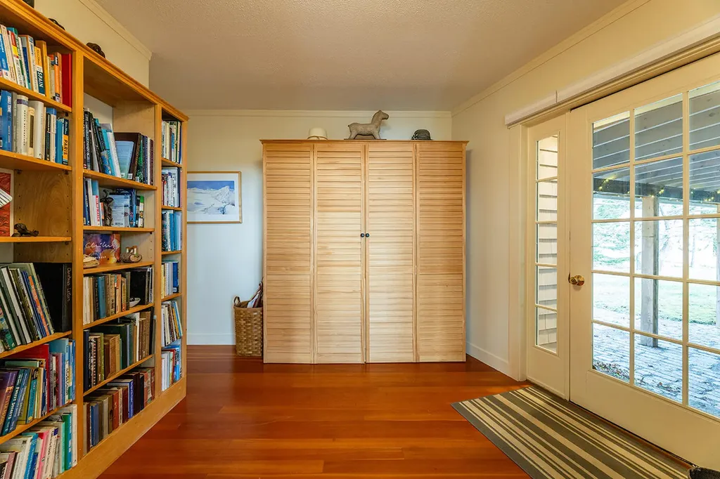 22 Hope Lane Brooklin ME 04616
