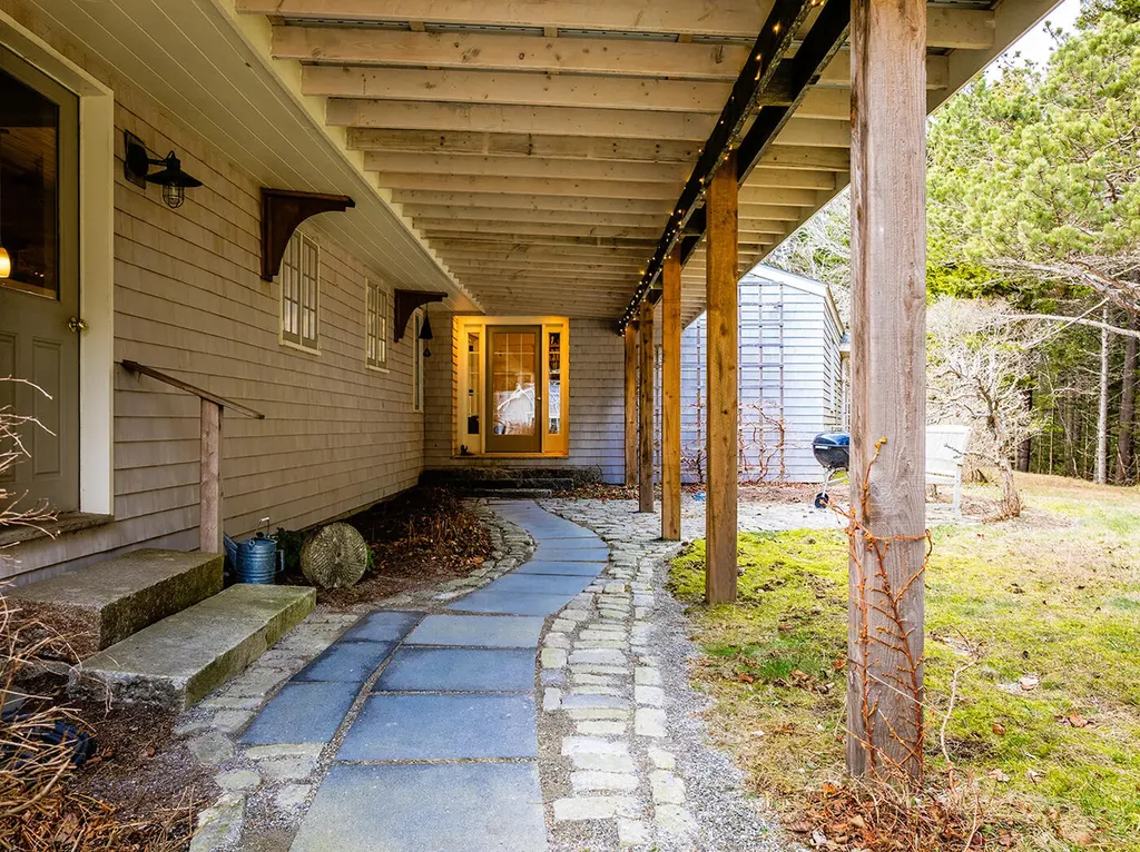 22 Hope Lane Brooklin ME 04616