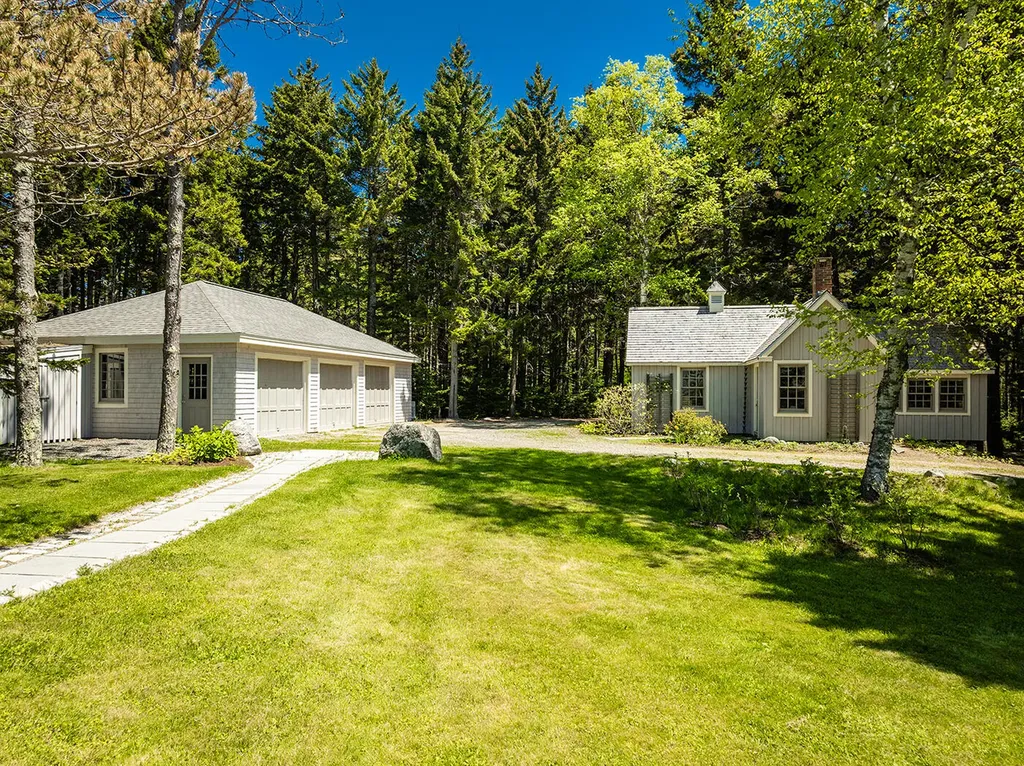 22 Hope Lane Brooklin ME 04616