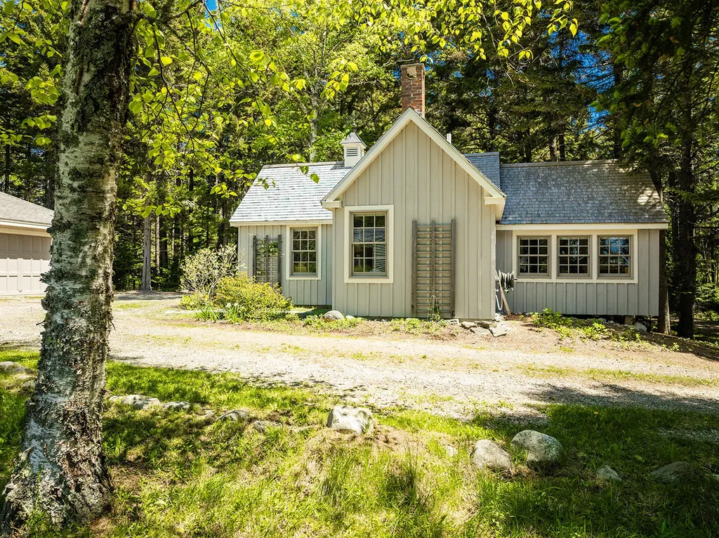22 Hope Lane Brooklin ME 04616