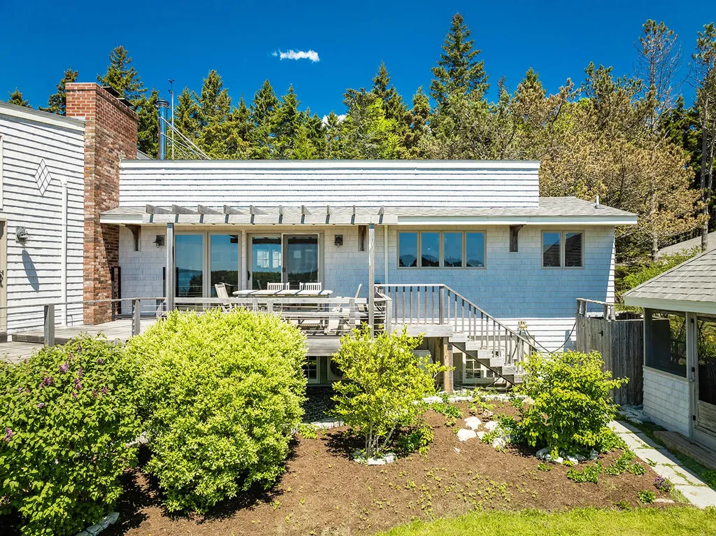 22 Hope Lane Brooklin ME 04616