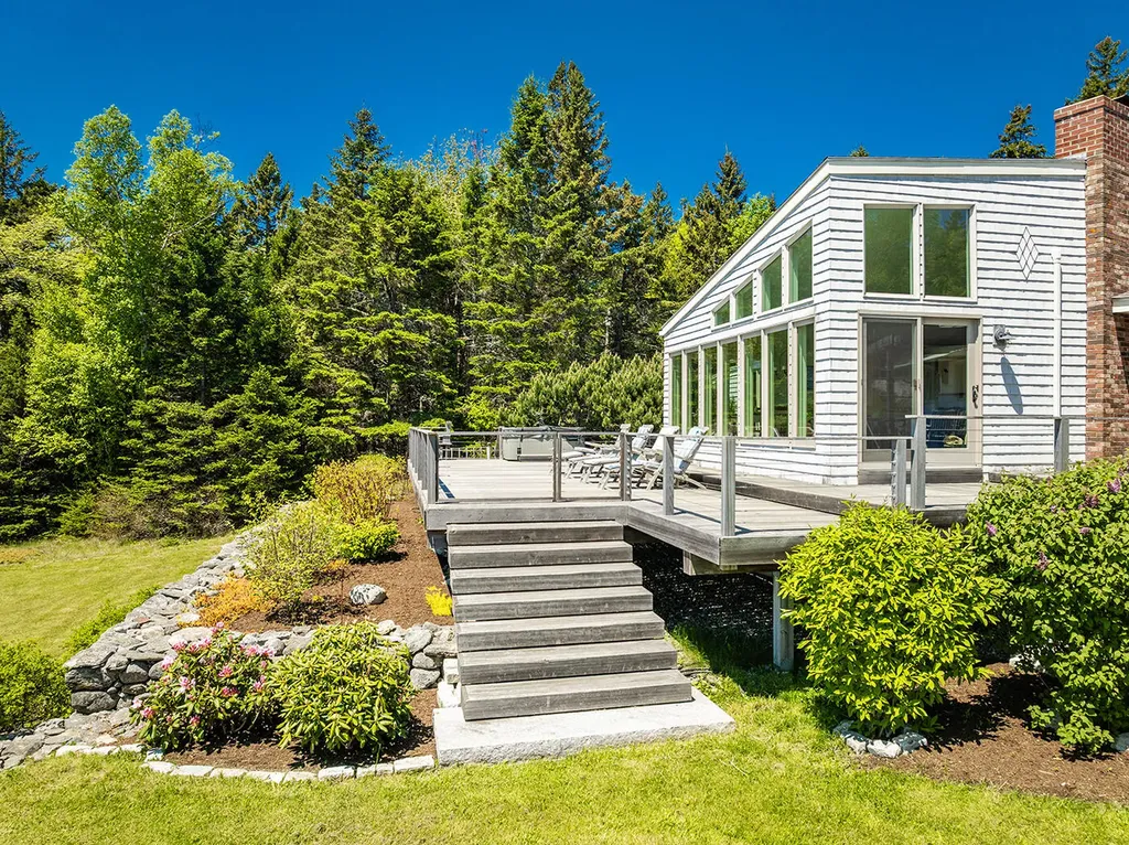 22 Hope Lane Brooklin ME 04616