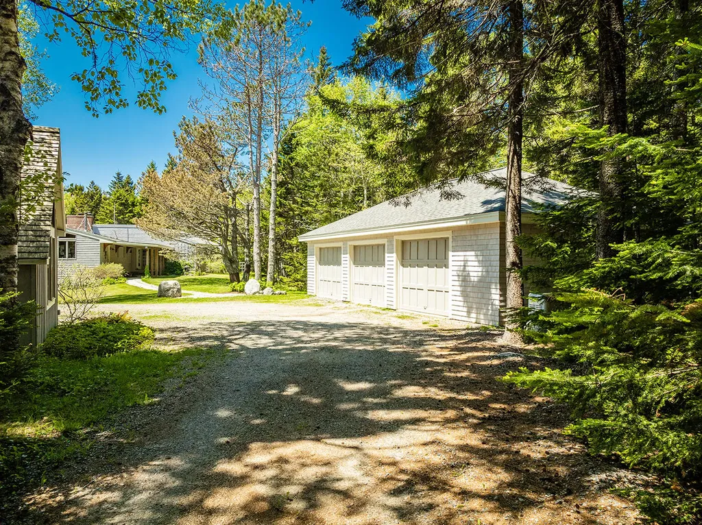 22 Hope Lane Brooklin ME 04616