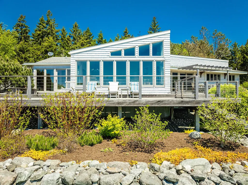 22 Hope Lane Brooklin ME 04616
