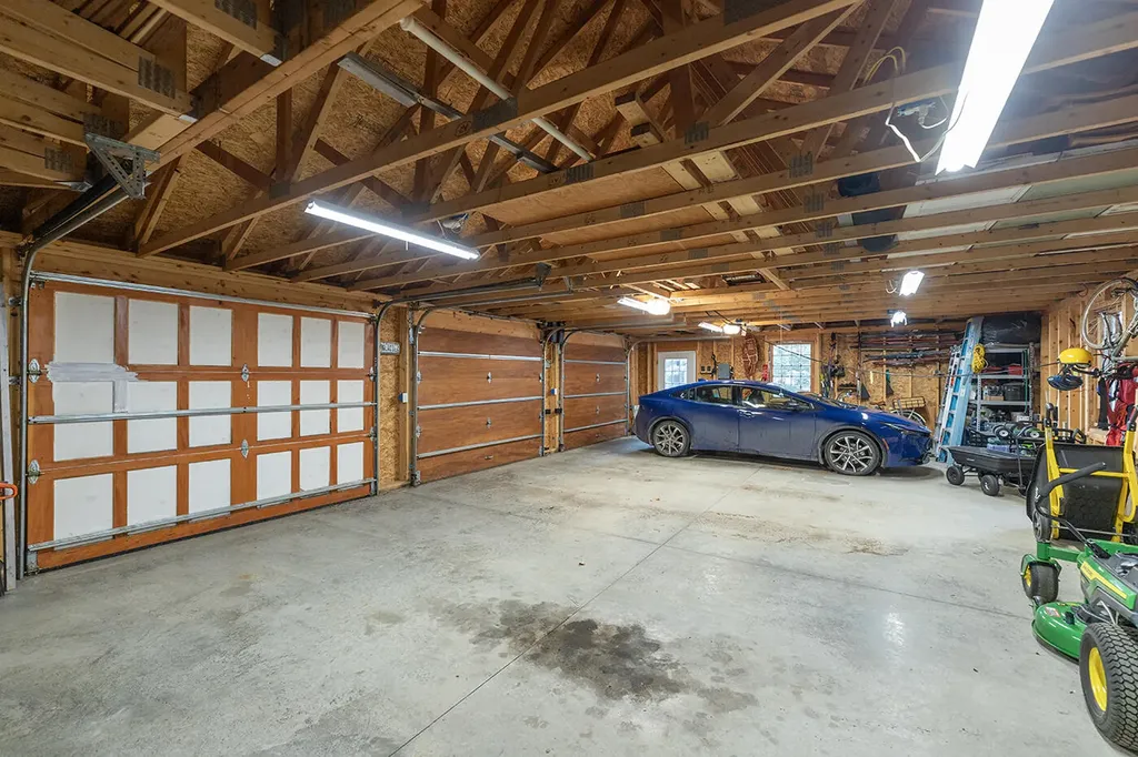 22 Hope Lane Brooklin ME 04616
