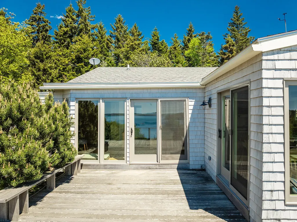 22 Hope Lane Brooklin ME 04616