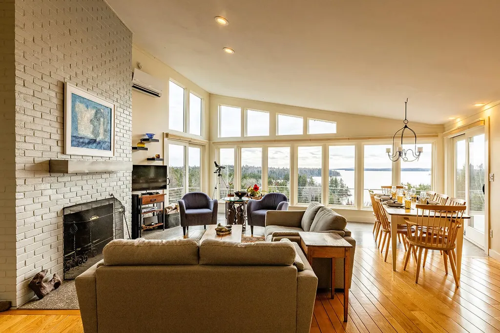 22 Hope Lane Brooklin ME 04616