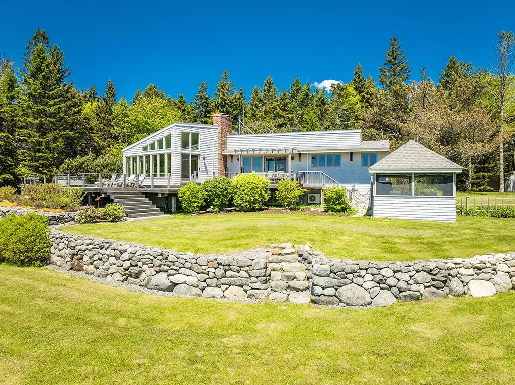 22 Hope Lane Brooklin ME 04616
