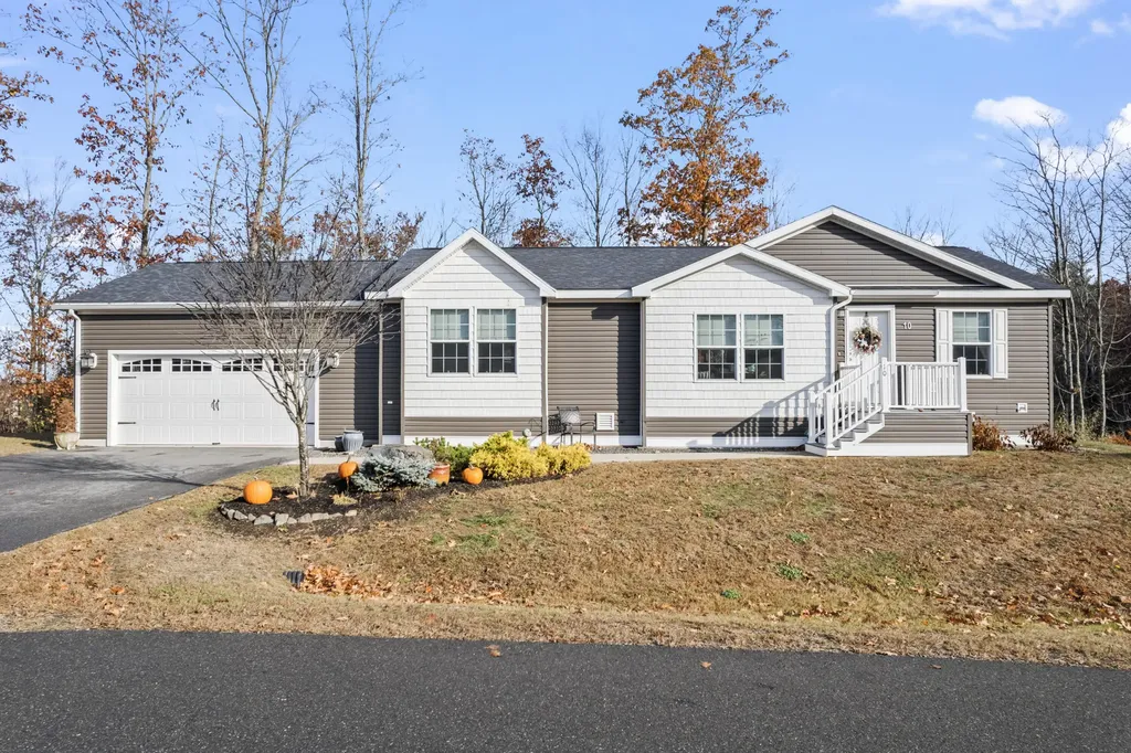 10 Settlement Loop Kittery ME 03904