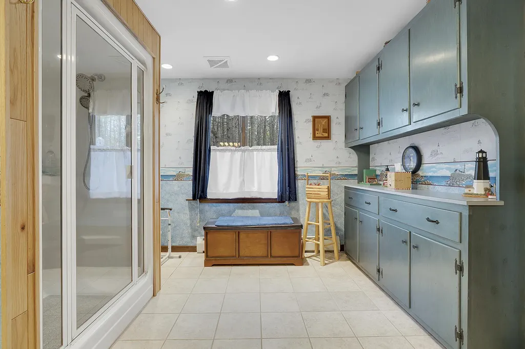 417 Middle Road Falmouth ME 04105
