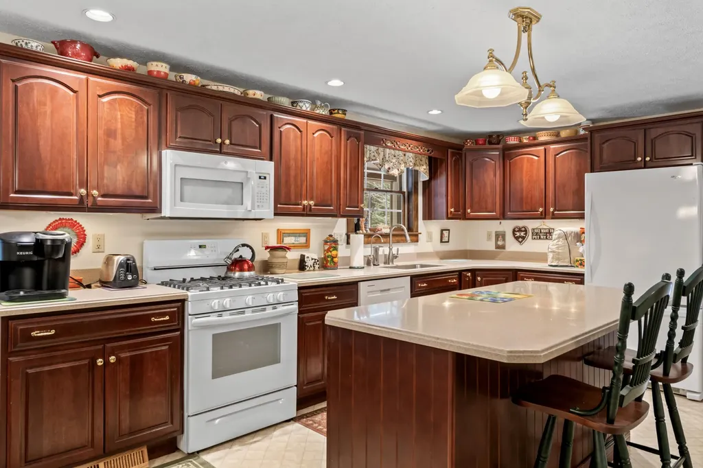 185 Rolling Hill Drive Naples ME 04055