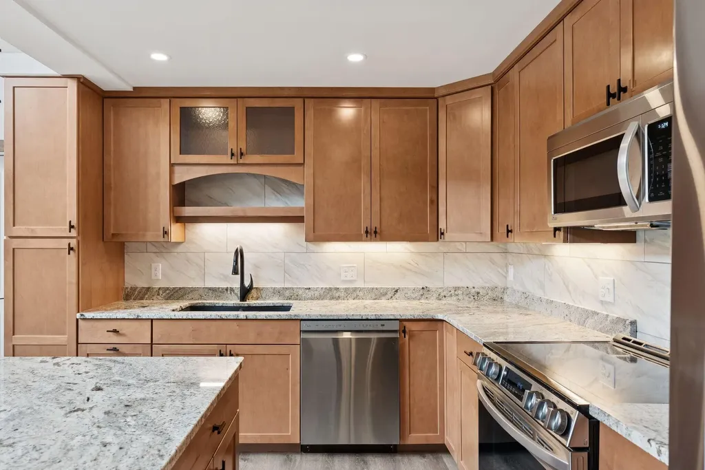 87 River Road Topsham ME 04086