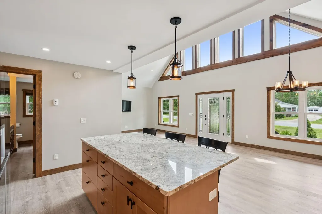 87 River Road Topsham ME 04086