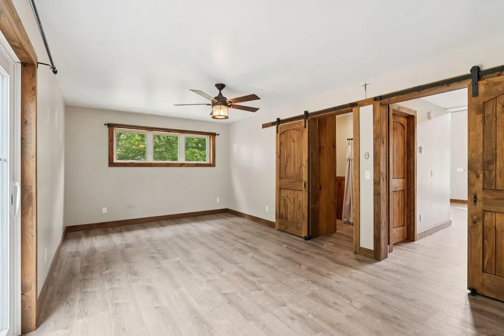 87 River Road Topsham ME 04086