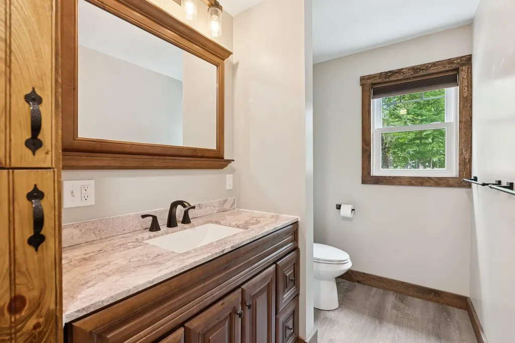 87 River Road Topsham ME 04086