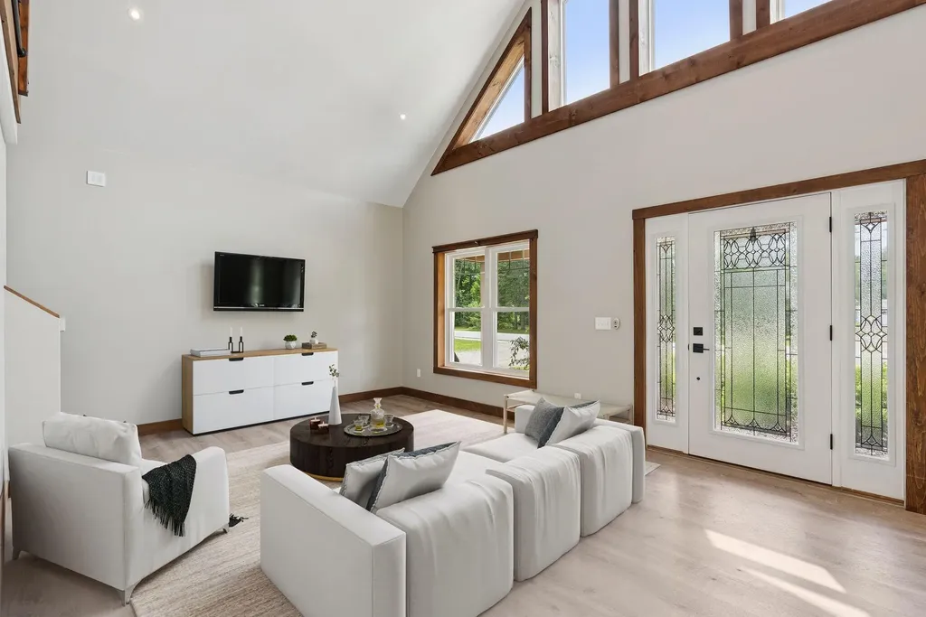 87 River Road Topsham ME 04086