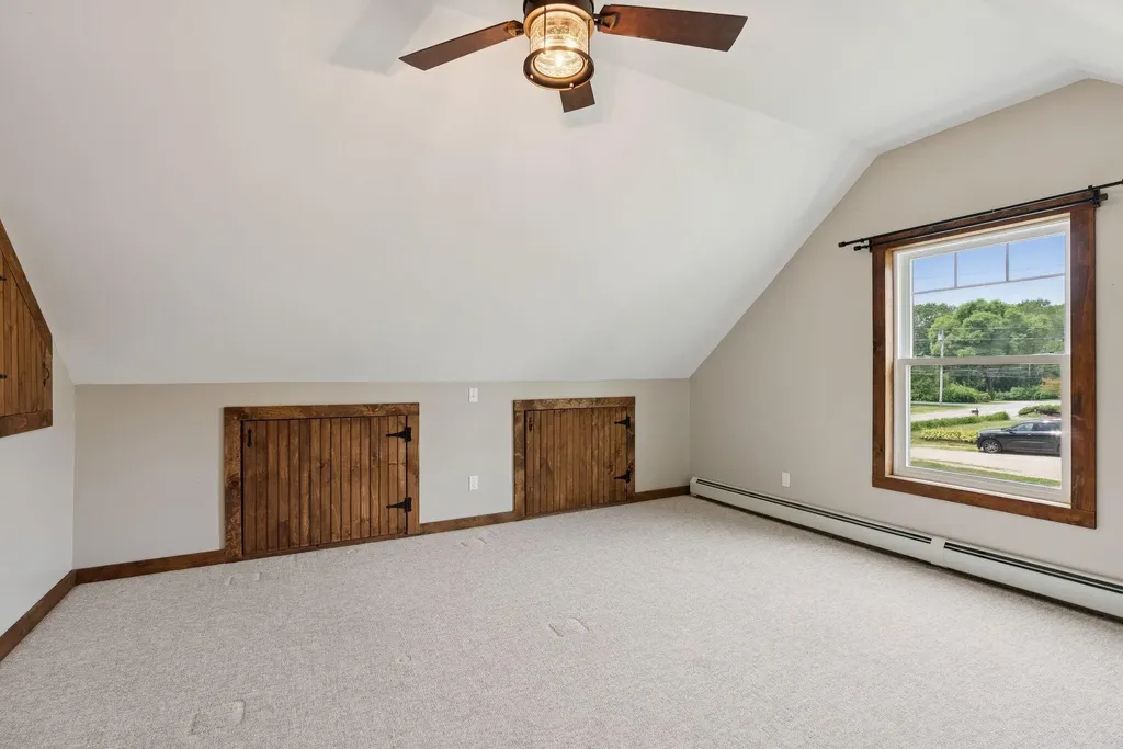 87 River Road Topsham ME 04086