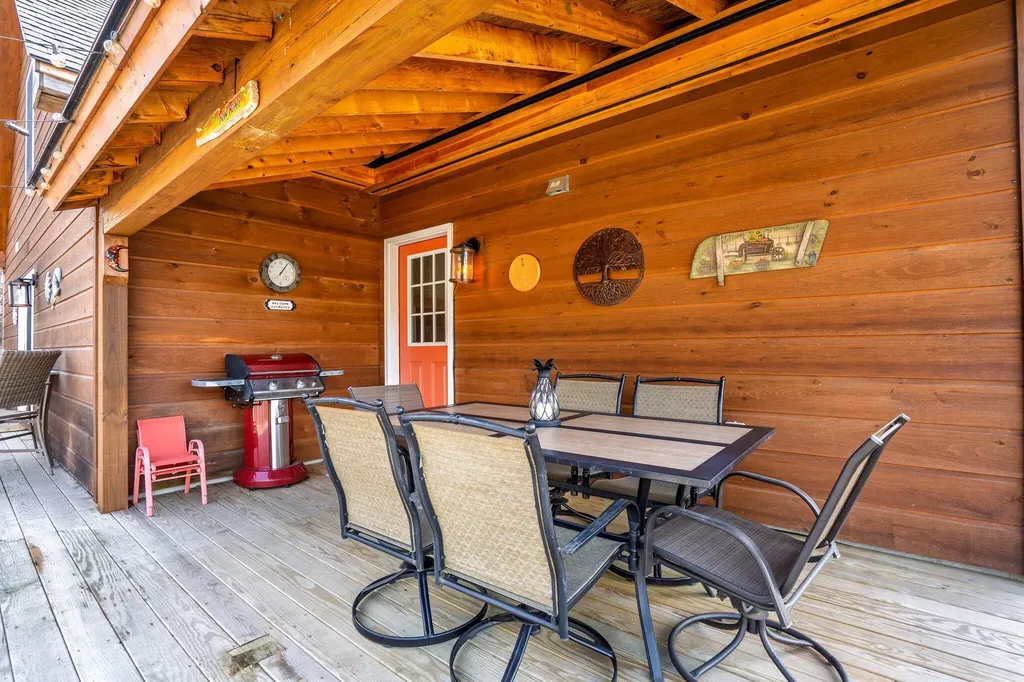 87 River Road Topsham ME 04086
