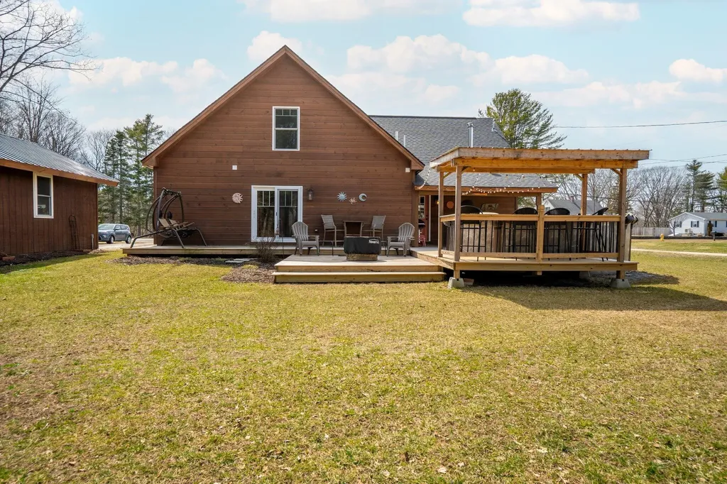 87 River Road Topsham ME 04086