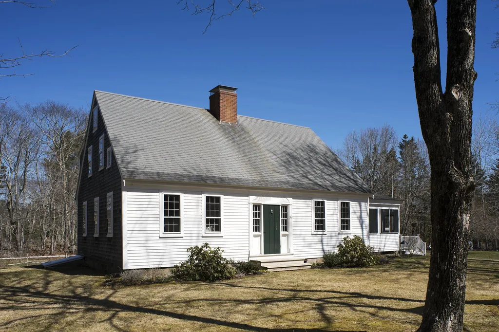 31 Tukey Lane Bristol ME 04539