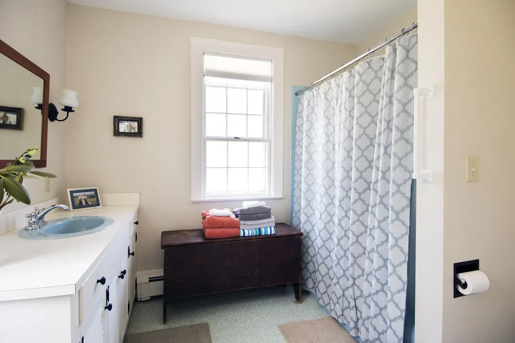 31 Tukey Lane Bristol ME 04539