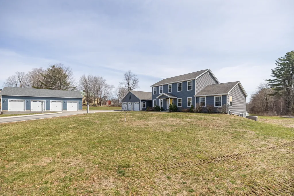 11 Grande Avenue Lewiston ME 04240