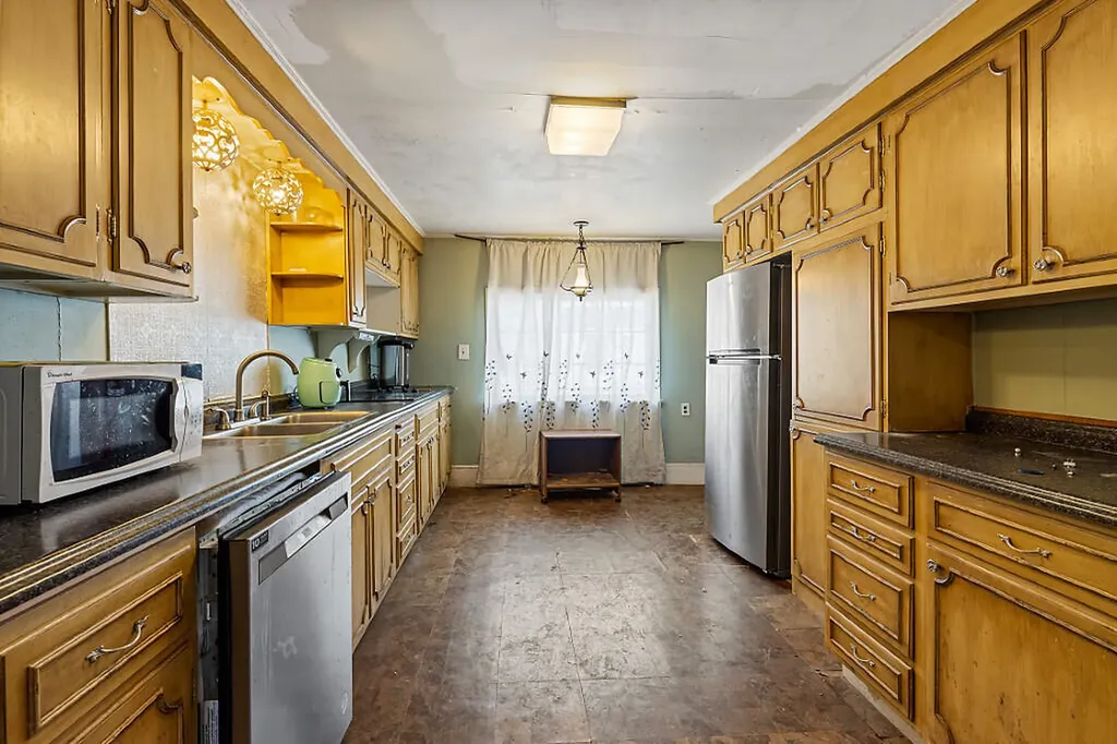 18 Pleasant Street Waterville ME 04901