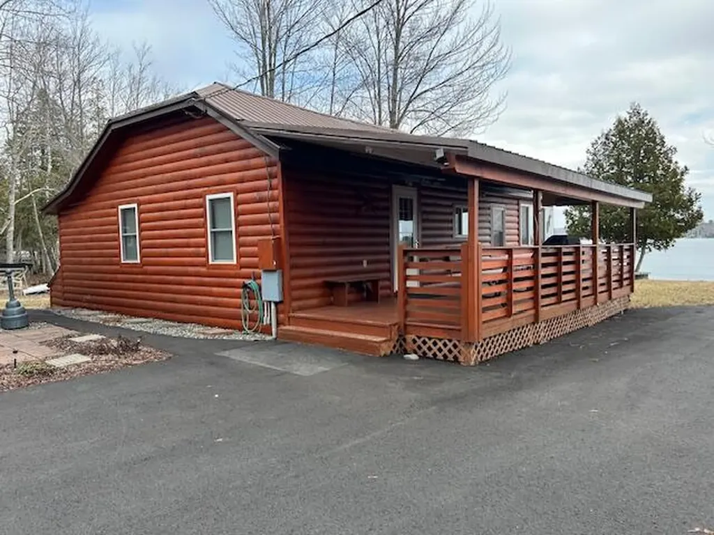 28 Valentine Lane Dexter ME 04930