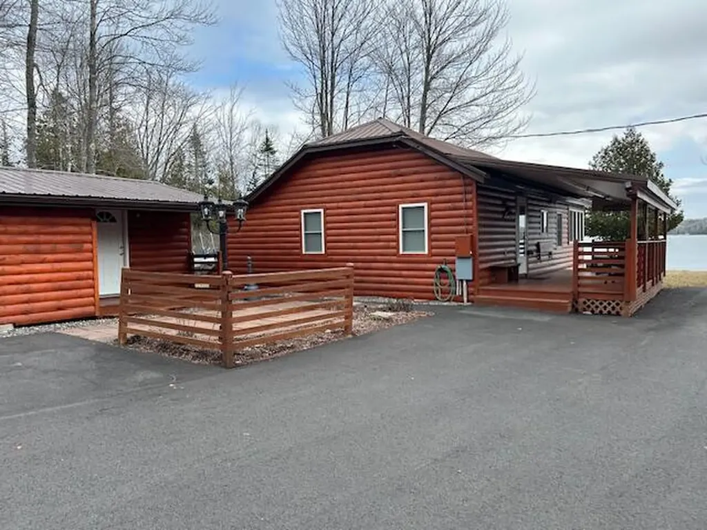 28 Valentine Lane Dexter ME 04930