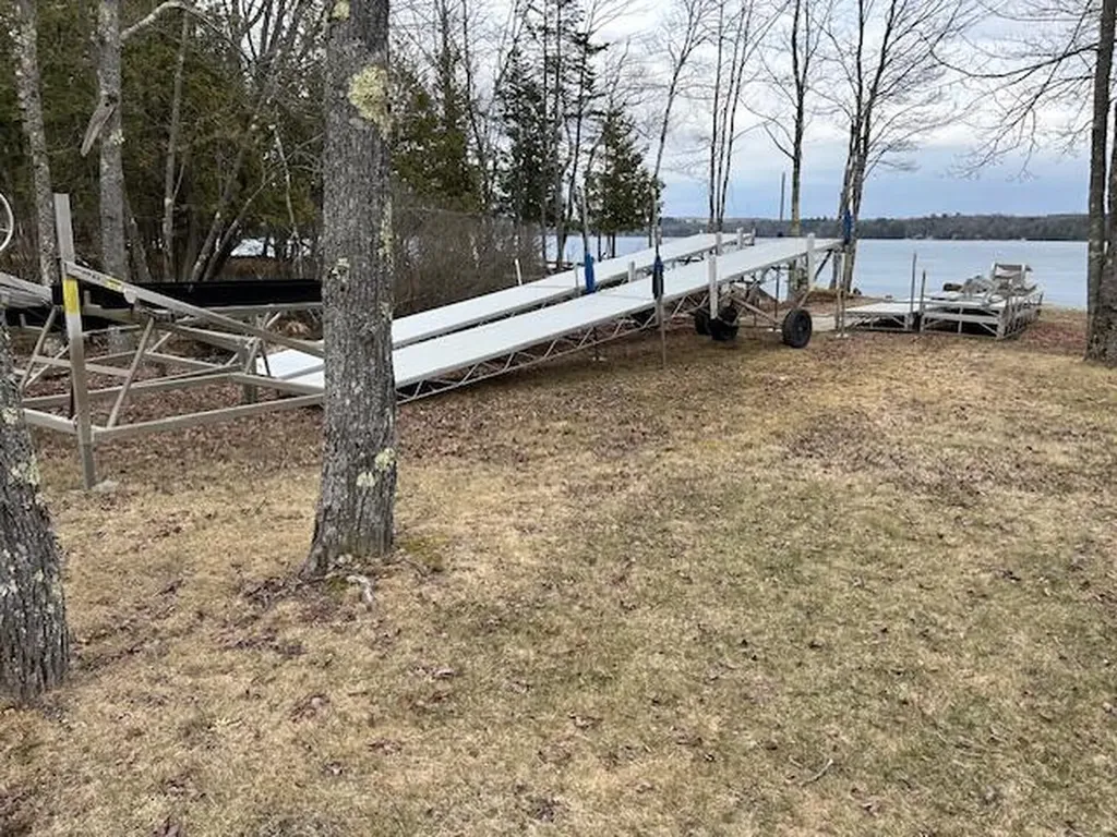 28 Valentine Lane Dexter ME 04930