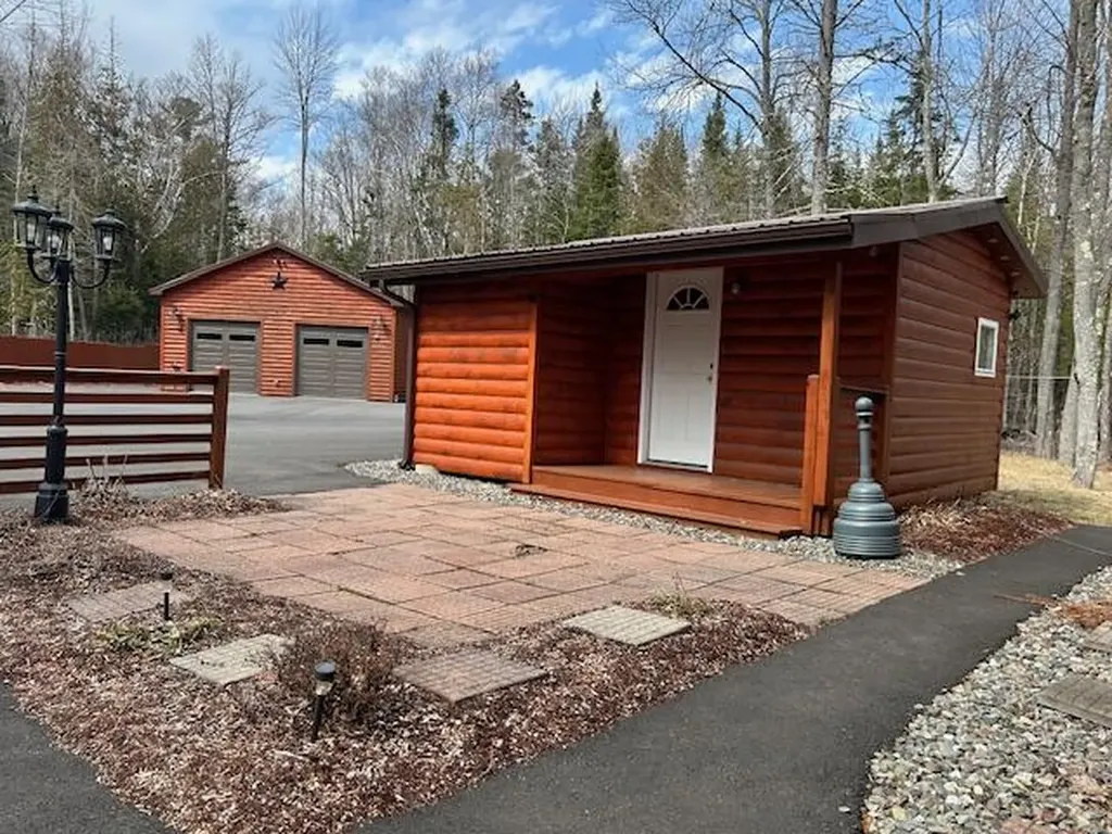 28 Valentine Lane Dexter ME 04930
