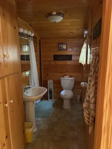 28 Valentine Lane Dexter ME 04930