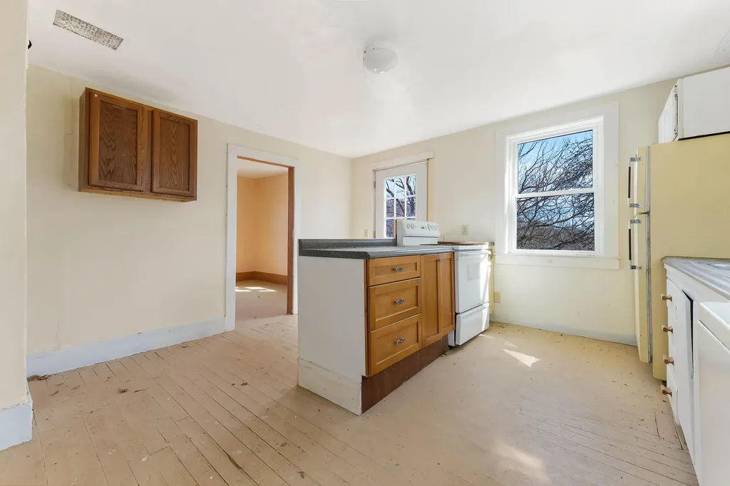 76 Fish Street Thomaston ME 04861