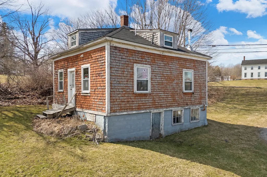 76 Fish Street Thomaston ME 04861