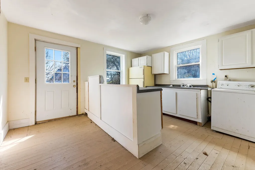 76 Fish Street Thomaston ME 04861