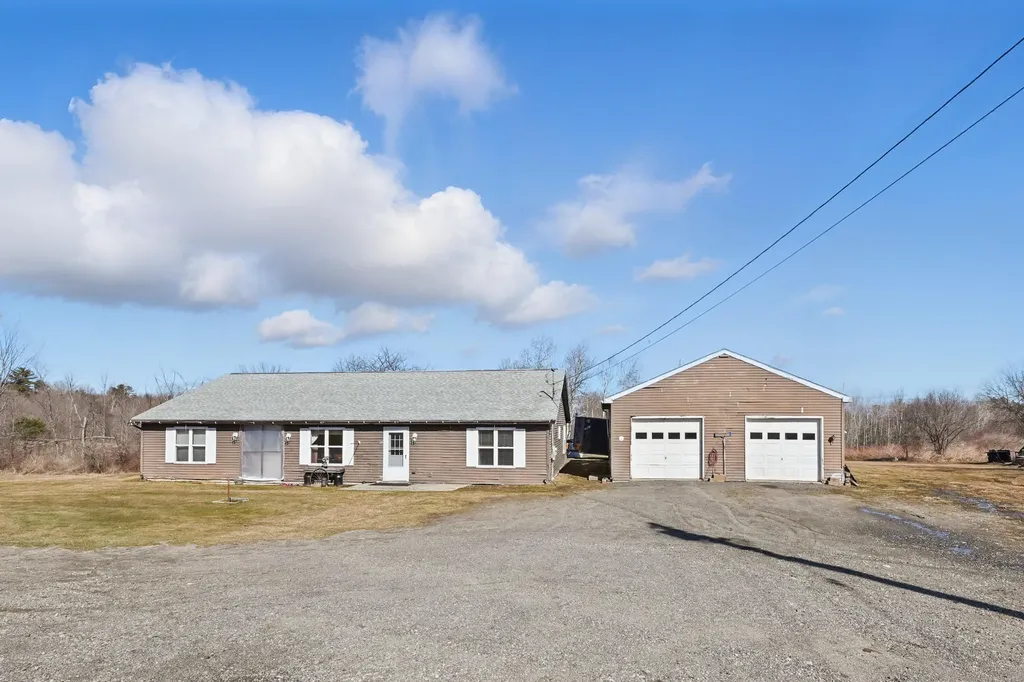 13 Niehoff Road Sidney ME 04330