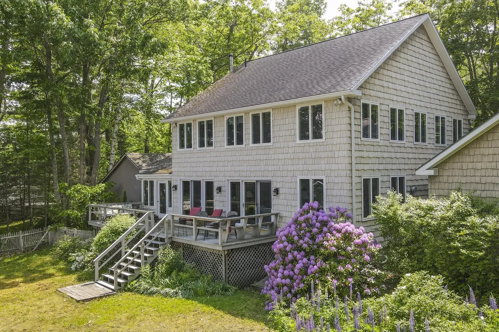 33 Crest Street Northport ME 04849