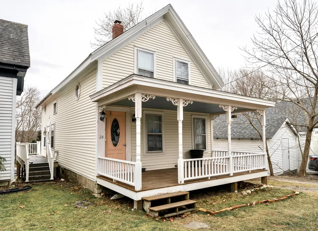24 Franklin Street Bucksport ME 04416