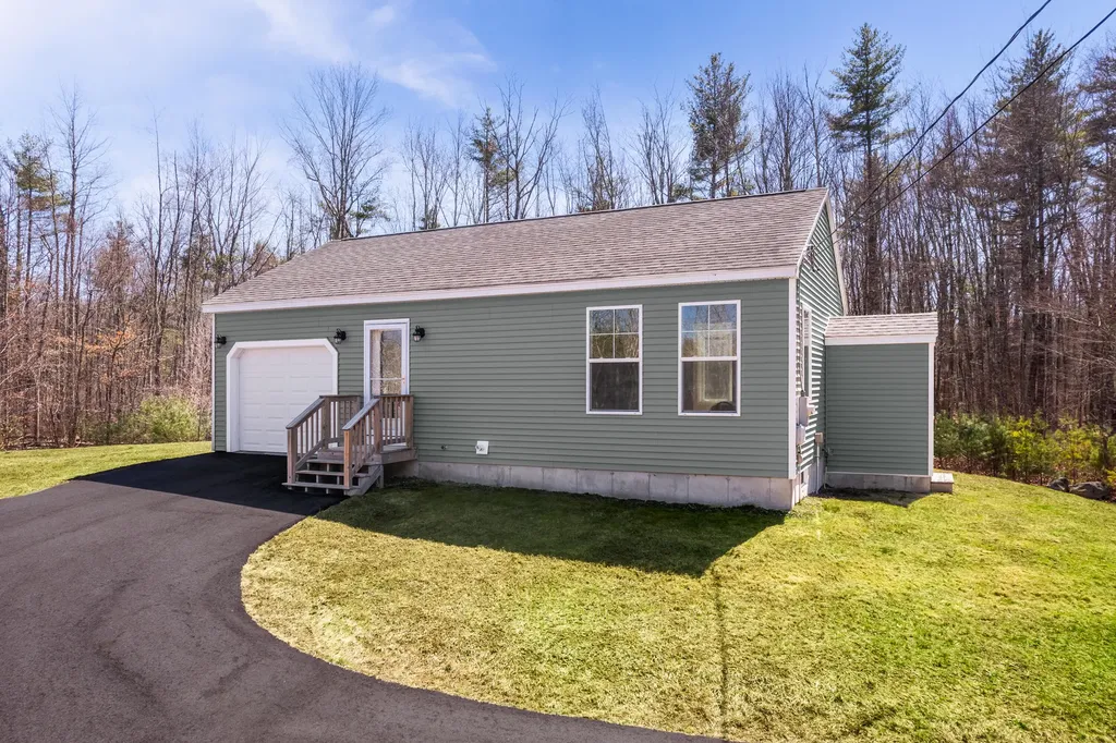 734 River Road Eliot ME 03903
