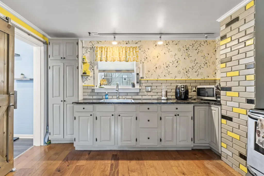 10 Grandview Avenue Sanford ME 04073