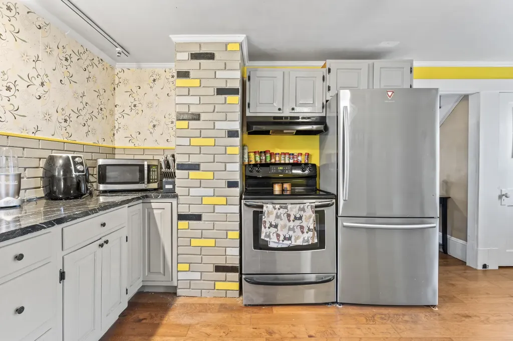 10 Grandview Avenue Sanford ME 04073