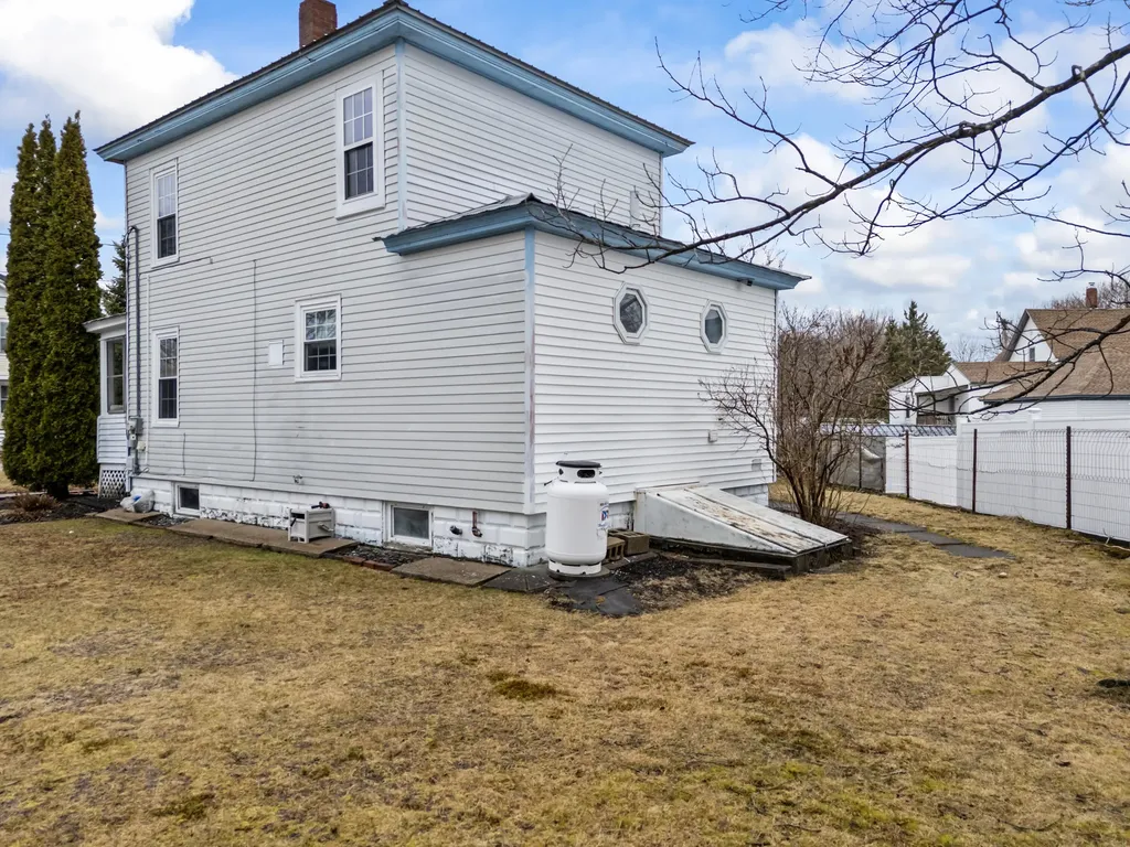 10 Grandview Avenue Sanford ME 04073