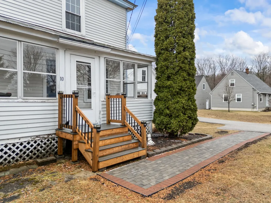 10 Grandview Avenue Sanford ME 04073