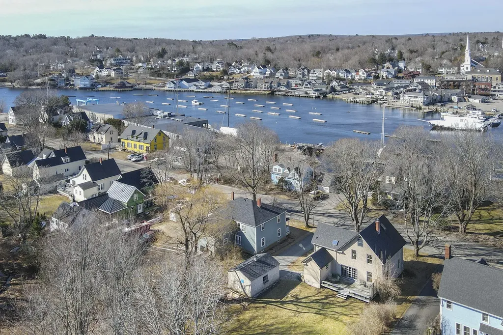 26 Sea Street Camden ME 04843