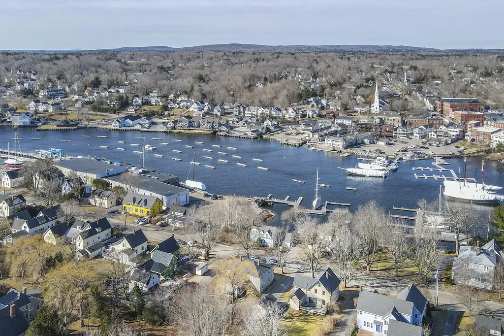 26 Sea Street Camden ME 04843