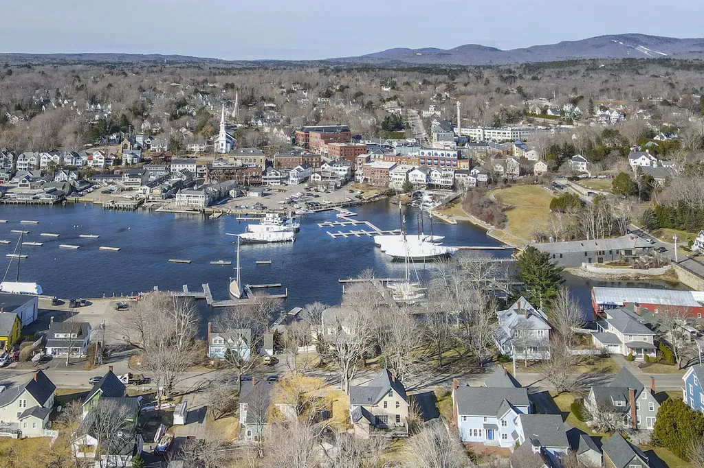26 Sea Street Camden ME 04843