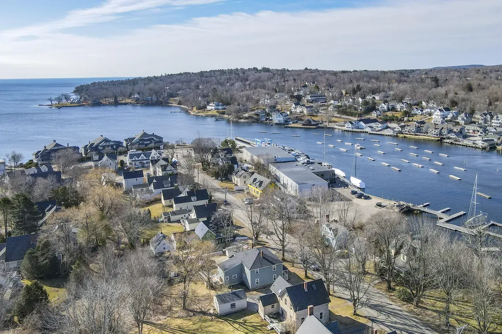 26 Sea Street Camden ME 04843