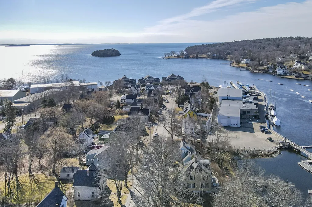 26 Sea Street Camden ME 04843