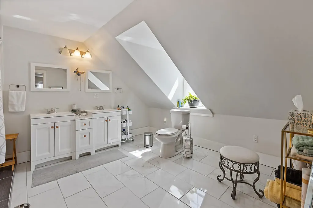 184 Highland Avenue Gardiner ME 04345