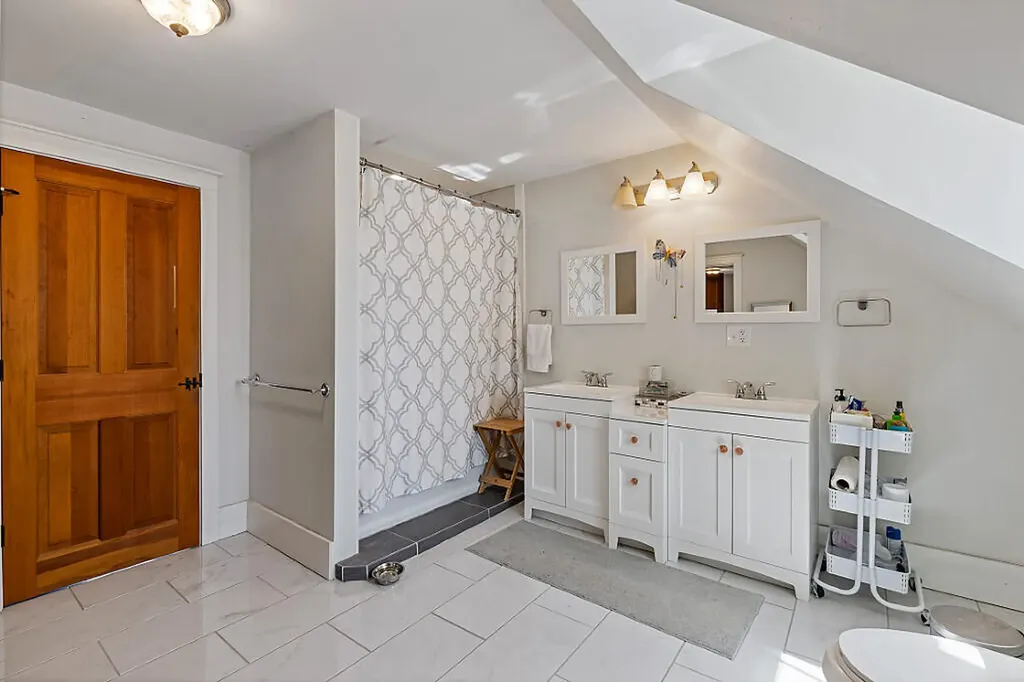 184 Highland Avenue Gardiner ME 04345